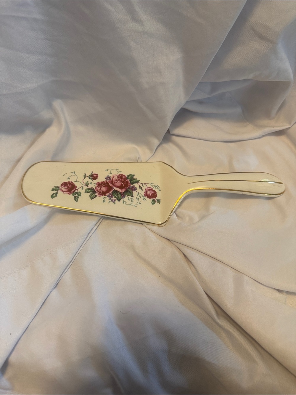 Elegant Cream and Rose Floral Cake/Pie Server